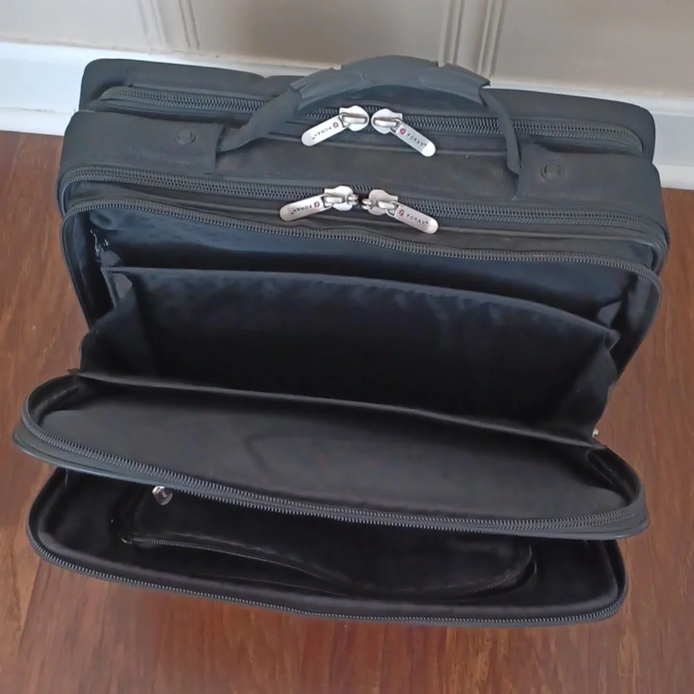 Foray Rolling Laptop/Computer/Pilot/Flight Travel Bag. Multiple Partitions - Picture 9 of 16